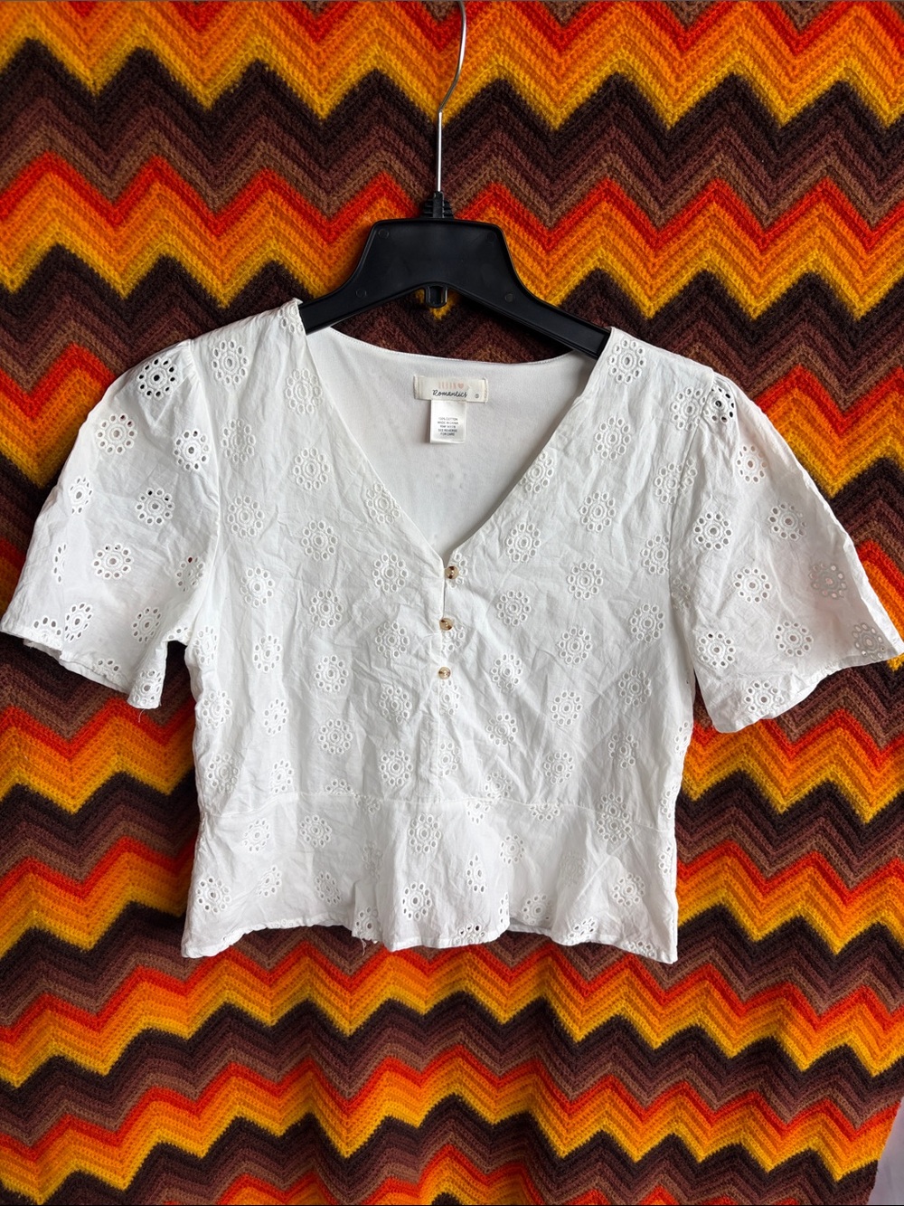 URBAN ROMANTICS white floral eyelet button down top, S, 17” PTP, 18” L